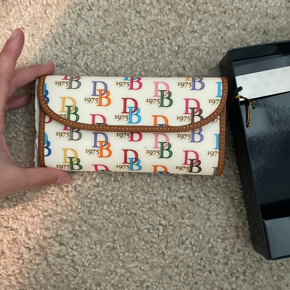 Nwt Dooney & Bourke Wallet